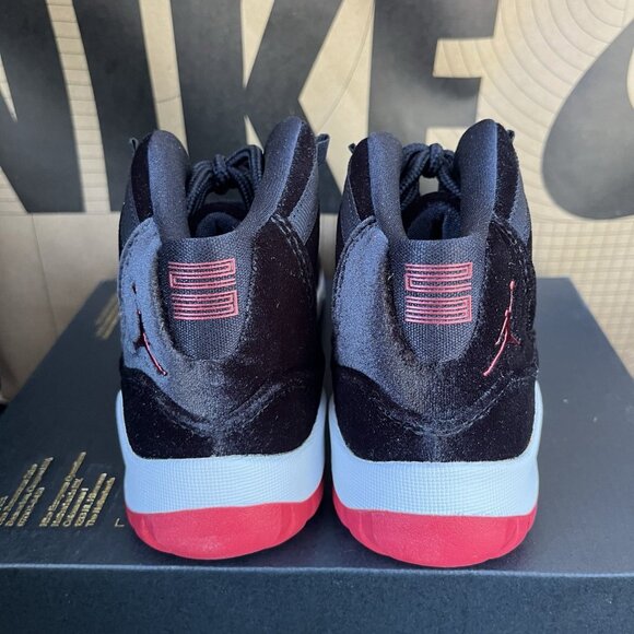 NEW Air Jordan 11 Velvet Bred Black Red Kids Size 11C HF7807-061 - Picture 4 of 6
